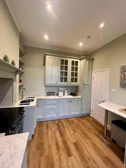 Flat In The Heart Of Holland Park Apartment London Exterior photo